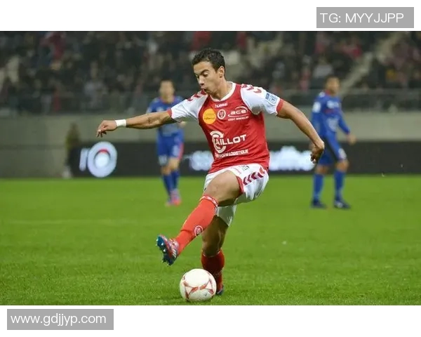 兰斯与布雷斯特对决分析球队状态与战术布局探讨